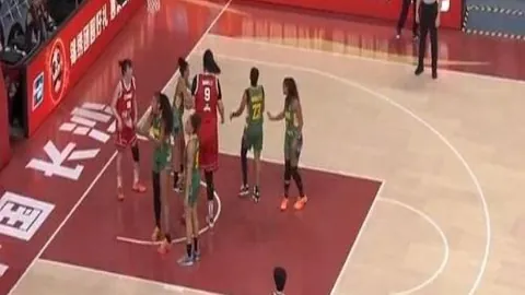 詹姆斯分享经历：防守对决至深度互动，今日与DFS的非凡亲密接触